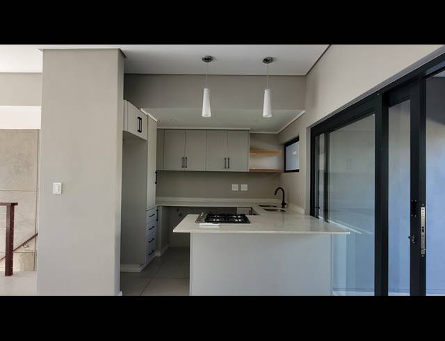 2 BEDROOM TOWNHOUSE TO LET IN PALM LAKES ESTATE